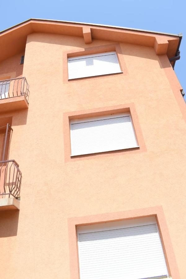 Apartments Holiday Vranje Eksteriør billede